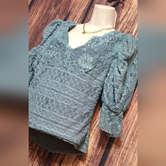 Gimmicks by BKE Lace Blouse in Teal - Picture 4 of 4